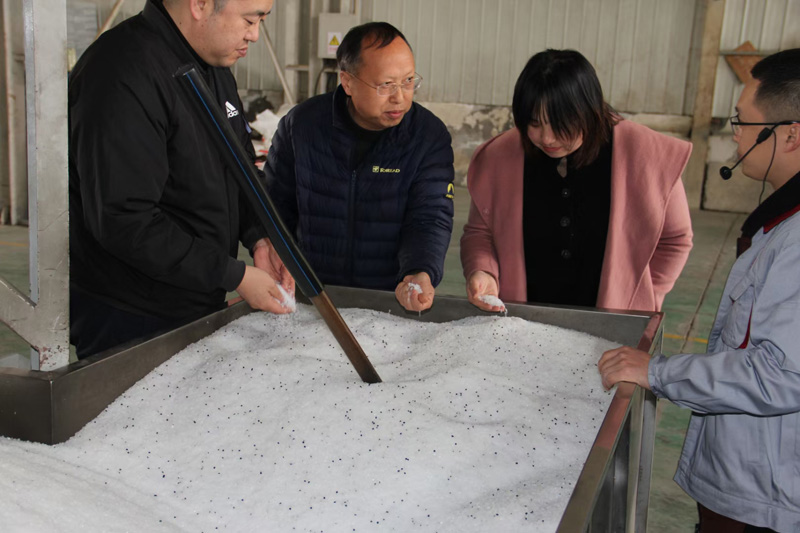 三門峽市陜州區(qū)水利局張局長，自來水公司趙總經(jīng)理等人蒞臨陜西甘霖實(shí)業(yè)公司考察指導(dǎo)工作